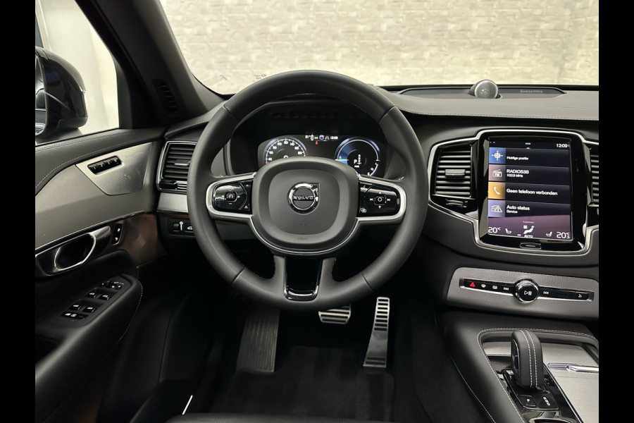 Volvo XC90 455pk T8 AWD R-Design Long Range | Ultimate Dark | Luchtvering | 360 Camera | Bowers & Wilkins | Panorama | Pilot-Assist | ACC | Stoel Massage & Ventilatie | Dubbel glas | Head-Up | Memory | Trekhaak | Sportstoelen | Keyless-Entry | Stuurwiel Verwarmd |