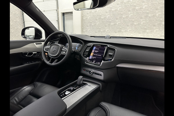 Volvo XC90 455pk T8 AWD R-Design Long Range | Ultimate Dark | Luchtvering | 360 Camera | Bowers & Wilkins | Panorama | Pilot-Assist | ACC | Stoel Massage & Ventilatie | Dubbel glas | Head-Up | Memory | Trekhaak | Sportstoelen | Keyless-Entry | Stuurwiel Verwarmd |
