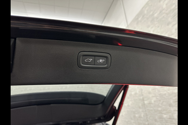 Volvo XC90 455pk T8 AWD R-Design Long Range | Ultimate Dark | Luchtvering | 360 Camera | Bowers & Wilkins | Panorama | Pilot-Assist | ACC | Stoel Massage & Ventilatie | Dubbel glas | Head-Up | Memory | Trekhaak | Sportstoelen | Keyless-Entry | Stuurwiel Verwarmd |