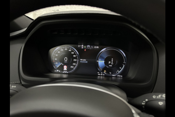 Volvo XC90 455pk T8 AWD R-Design Long Range | Ultimate Dark | Luchtvering | 360 Camera | Bowers & Wilkins | Panorama | Pilot-Assist | ACC | Stoel Massage & Ventilatie | Dubbel glas | Head-Up | Memory | Trekhaak | Sportstoelen | Keyless-Entry | Stuurwiel Verwarmd |