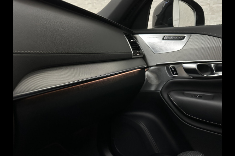 Volvo XC90 455pk T8 AWD R-Design Long Range | Ultimate Dark | Luchtvering | 360 Camera | Bowers & Wilkins | Panorama | Pilot-Assist | ACC | Stoel Massage & Ventilatie | Dubbel glas | Head-Up | Memory | Trekhaak | Sportstoelen | Keyless-Entry | Stuurwiel Verwarmd |