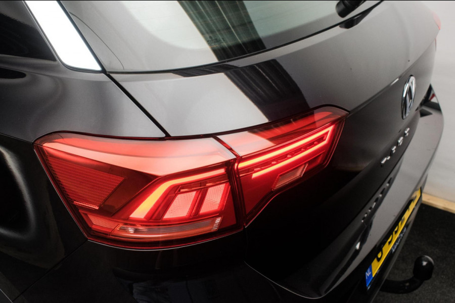 Volkswagen T-Roc 1.0 TSI Style Sport [ Virtual Full LED 19 Inch R Line Velgen Trekhaak Camera Carplay Adaptive Cruise Stoelverw ]