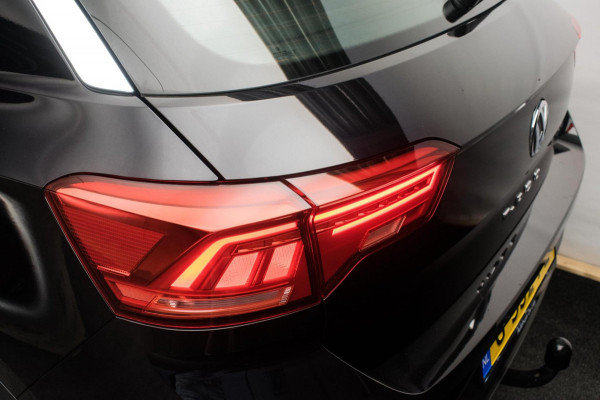 Volkswagen T-Roc 1.0 TSI Style Sport [ Virtual Full LED 19 Inch R Line Velgen Trekhaak Camera Carplay Adaptive Cruise Stoelverw ]