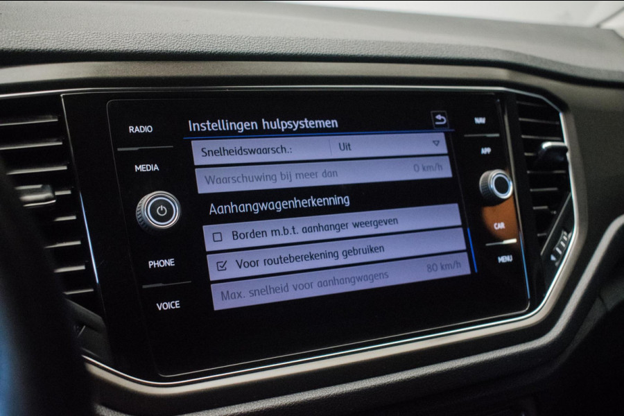 Volkswagen T-Roc 1.0 TSI Style Sport [ Virtual Full LED 19 Inch R Line Velgen Trekhaak Camera Carplay Adaptive Cruise Stoelverw ]