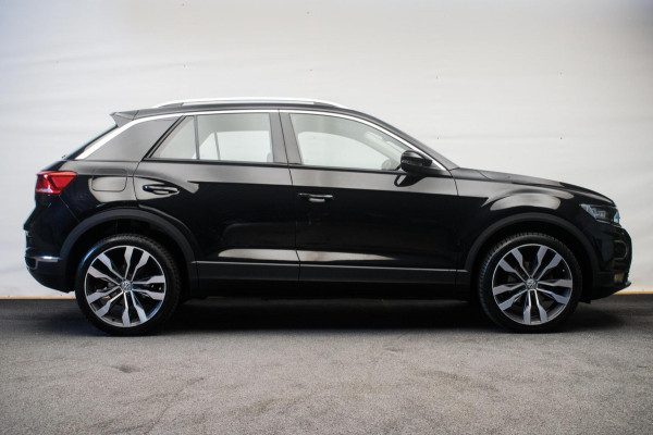 Volkswagen T-Roc 1.0 TSI Style Sport [ Virtual Full LED 19 Inch R Line Velgen Trekhaak Camera Carplay Adaptive Cruise Stoelverw ]
