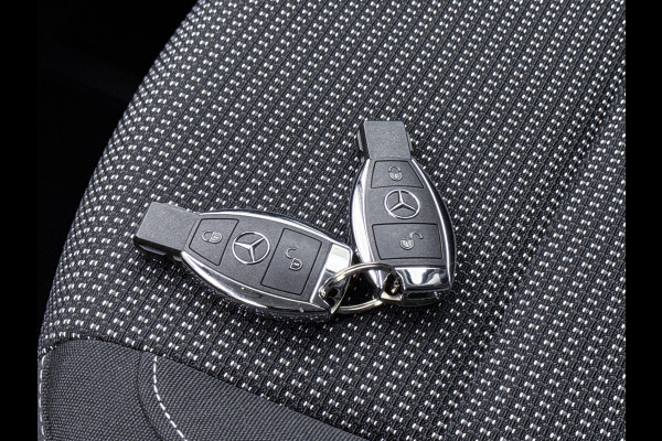 Mercedes-Benz Eqv 300 L3 90kWh Actieradius 350 km (WLTP) 6 Zitplaatsen / SCHERPE MEENEEMPRIJS VOLLEDIG NIEUW !! / MBUX, Climatecontrol, Cruisecontrol, Camera, 19 inch, Black pakket