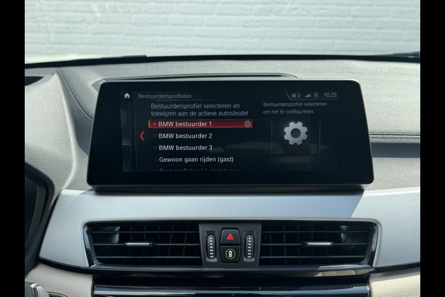 BMW X2 XDrive25e High Executive M-pakket Sfeer Harman/kardon Leder Carplay Head up Led