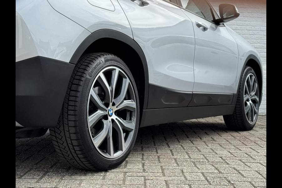 BMW X2 XDrive25e High Executive M-pakket Sfeer Harman/kardon Leder Carplay Head up Led