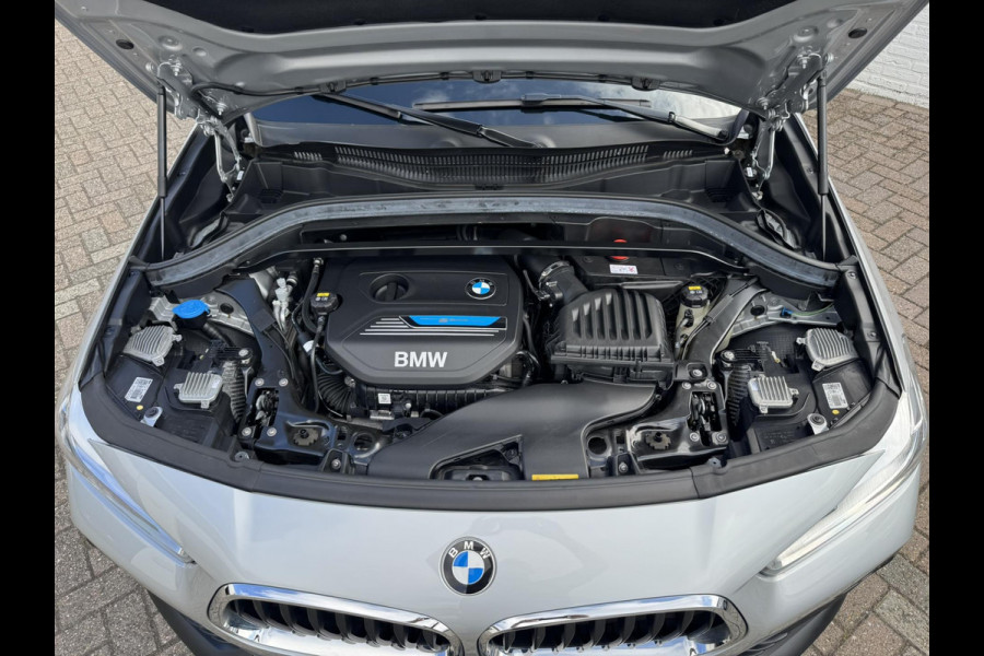 BMW X2 XDrive25e High Executive M-pakket Sfeer Harman/kardon Leder Carplay Head up Led