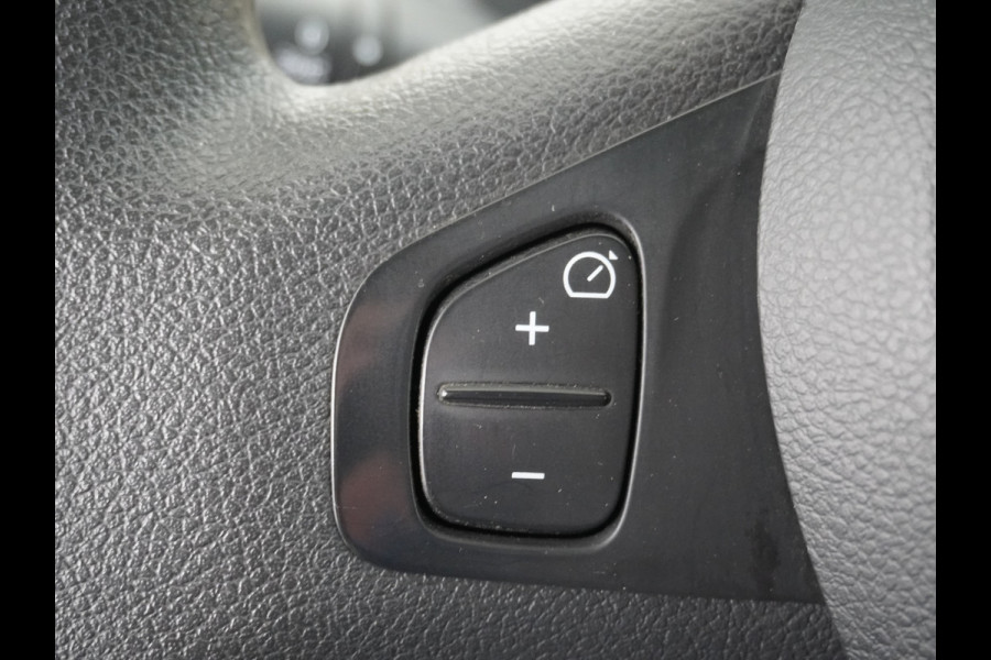 Renault Trafic 1.6dCi 96 T29 L1H1 3-Persoons Trekhaak Ecc Navi Camera Regen/Lichtsensor Cruise Control Pdc Bluetooth Led Schuifdeur Betonplex vloer Wandbekleding Comfort 1e Eigenaar Euro 6 Facelift model 2.000kg trekvermogen