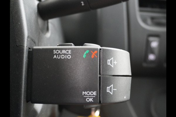 Renault Trafic 1.6dCi 96 T29 L1H1 3-Persoons Trekhaak Ecc Navi Camera Regen/Lichtsensor Cruise Control Pdc Bluetooth Led Schuifdeur Betonplex vloer Wandbekleding Comfort 1e Eigenaar Euro 6 Facelift model 2.000kg trekvermogen