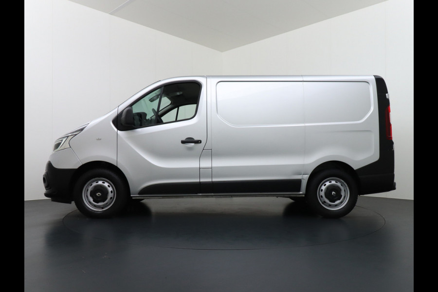 Renault Trafic 1.6dCi 96 T29 L1H1 3-Persoons Trekhaak Ecc Navi Camera Regen/Lichtsensor Cruise Control Pdc Bluetooth Led Schuifdeur Betonplex vloer Wandbekleding Comfort 1e Eigenaar Euro 6 Facelift model 2.000kg trekvermogen