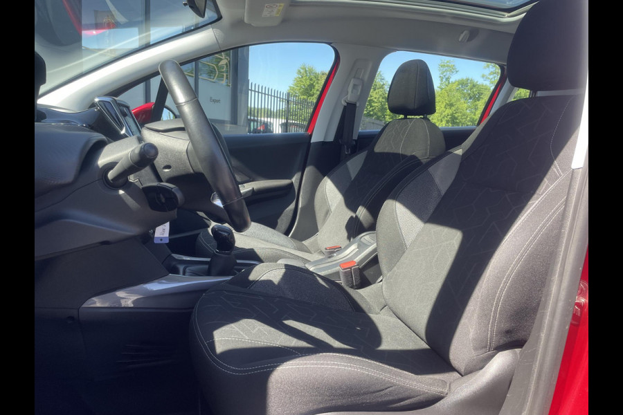 Peugeot 2008 1.2 PureTech Blue Lion 1e Eigenaar,Pano,Navi,Trekhaak,Pdc,110pk,Lmv,Apk tot 04-2026