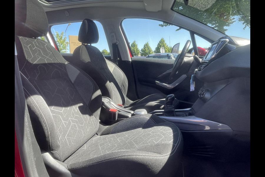 Peugeot 2008 1.2 PureTech Blue Lion 1e Eigenaar,Pano,Navi,Trekhaak,Pdc,110pk,Lmv,Apk tot 04-2026