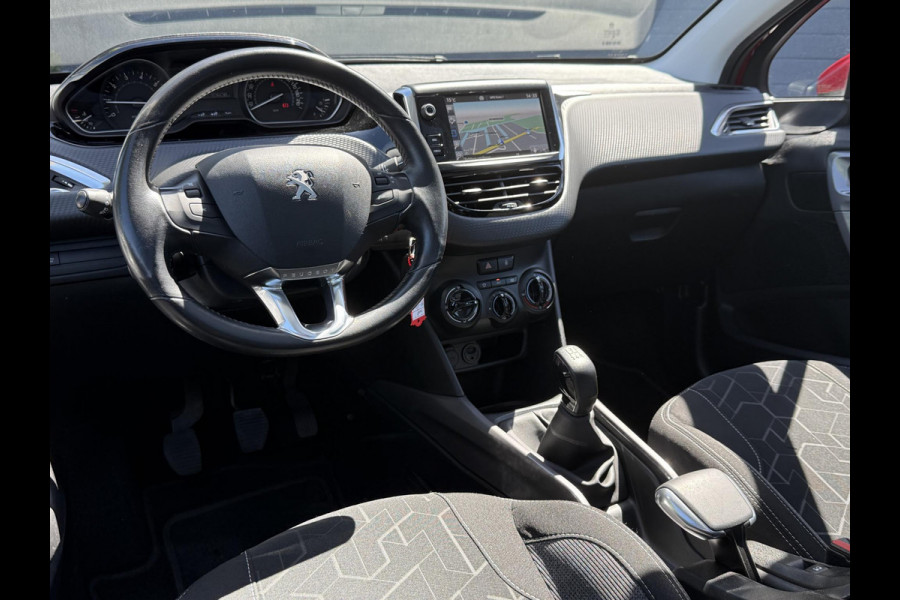 Peugeot 2008 1.2 PureTech Blue Lion 1e Eigenaar,Pano,Navi,Trekhaak,Pdc,110pk,Lmv,Apk tot 04-2026