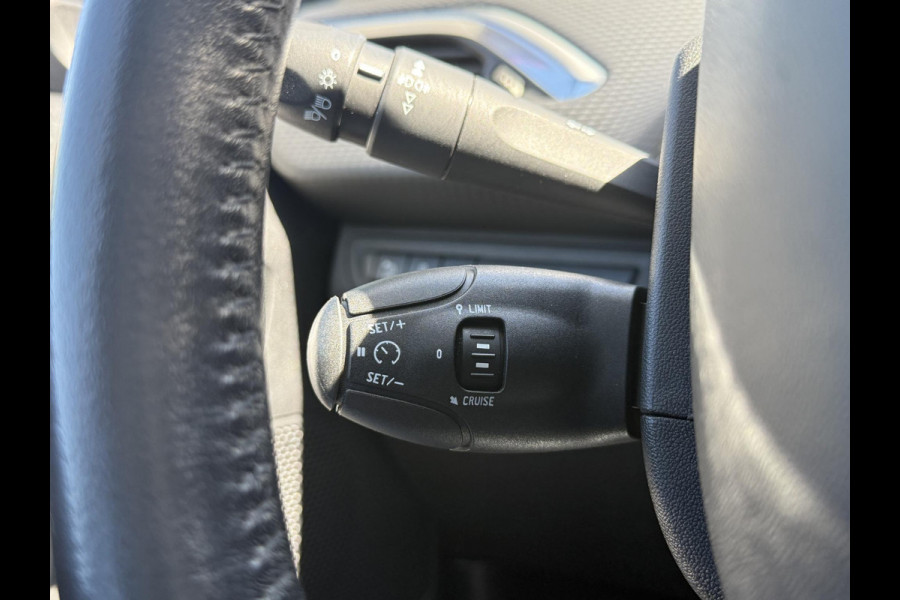 Peugeot 2008 1.2 PureTech Blue Lion 1e Eigenaar,Pano,Navi,Trekhaak,Pdc,110pk,Lmv,Apk tot 04-2026