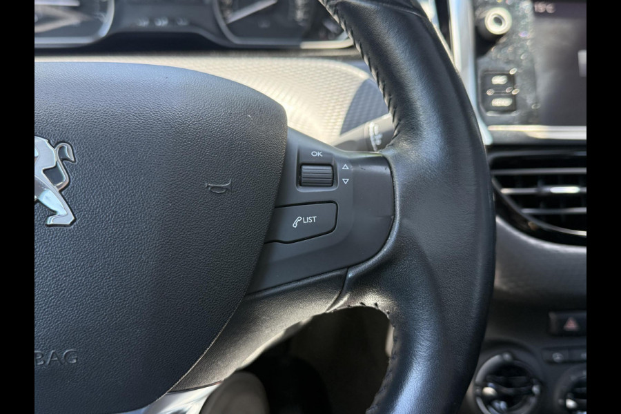 Peugeot 2008 1.2 PureTech Blue Lion 1e Eigenaar,Pano,Navi,Trekhaak,Pdc,110pk,Lmv,Apk tot 04-2026