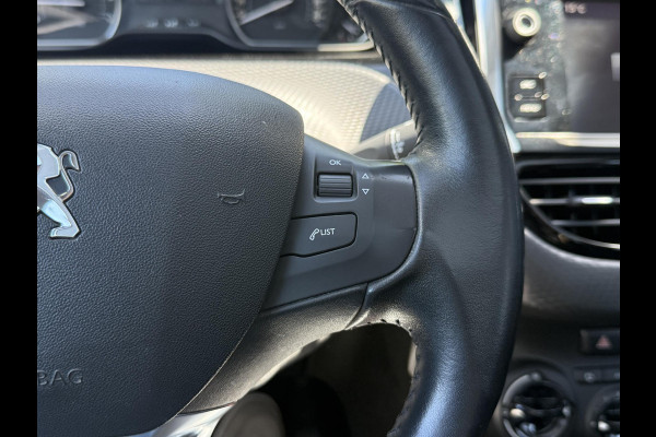 Peugeot 2008 1.2 PureTech Blue Lion 1e Eigenaar,Pano,Navi,Trekhaak,Pdc,110pk,Lmv,Apk tot 04-2026