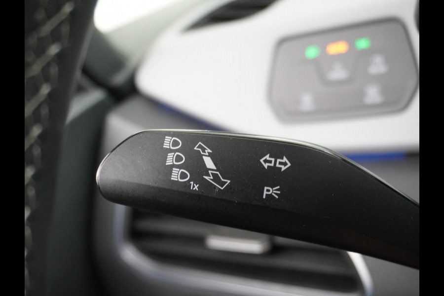 Volkswagen ID.3 58kWh 204PK Navi-Pro Adap.Cruise Lmv 18" Camera Apple Carplay Android Auto Stoel-Stuurverwarming Cruise Control Pdc Dab Keyless  DAB+ Bluetooth Regensensor Rijstrooksensor Verkeersbord detectie €41.600,- Nieuw! Grootste accu