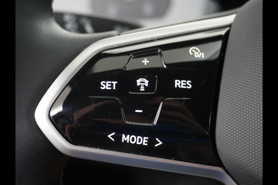 Volkswagen ID.3 58kWh 204PK Navi-Pro Adap.Cruise Lmv 18" Camera Apple Carplay Android Auto Stoel-Stuurverwarming Cruise Control Pdc Dab Keyless  DAB+ Bluetooth Regensensor Rijstrooksensor Verkeersbord detectie €41.600,- Nieuw! Grootste accu