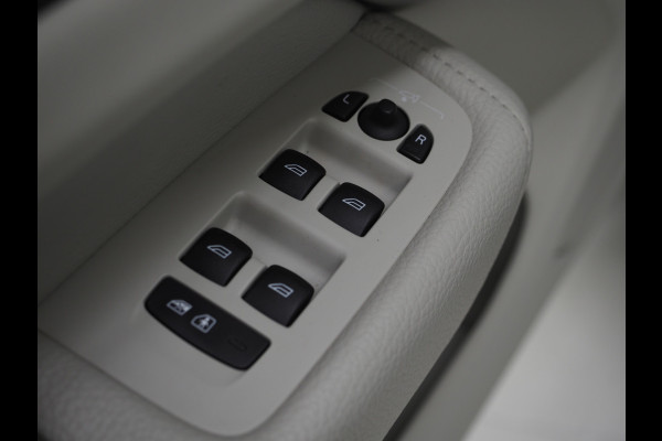Volvo XC60 2.0 Recharge T8 AWD Inscription | Panoramadak | Pilot Assist | Keyless | Adaptive Cruise | Camera