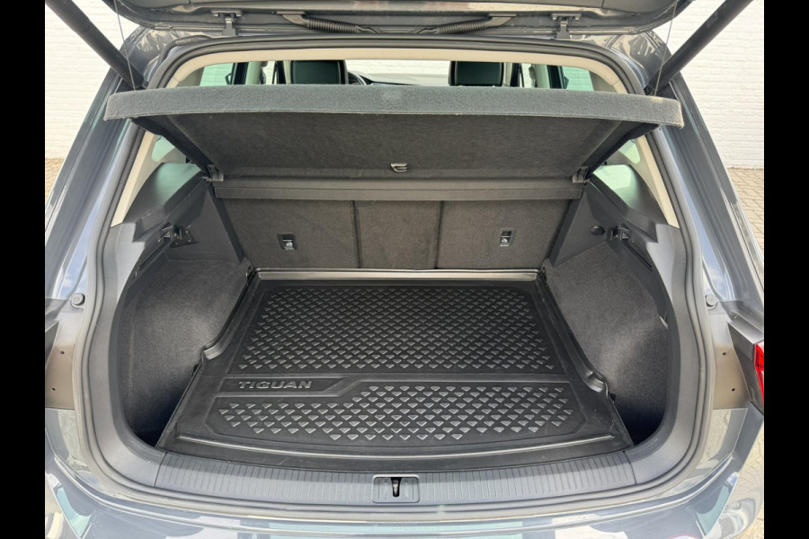 Volkswagen Tiguan 1.5 TSI Led verlichting Camera Clima Adaptieve cruise Stoelverwarming Navigatie