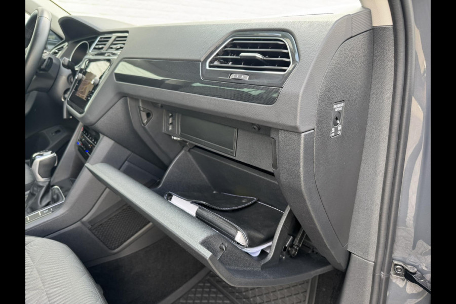 Volkswagen Tiguan 1.5 TSI Led verlichting Camera Clima Adaptieve cruise Stoelverwarming Navigatie