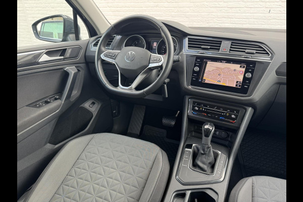 Volkswagen Tiguan 1.5 TSI Led verlichting Camera Clima Adaptieve cruise Stoelverwarming Navigatie
