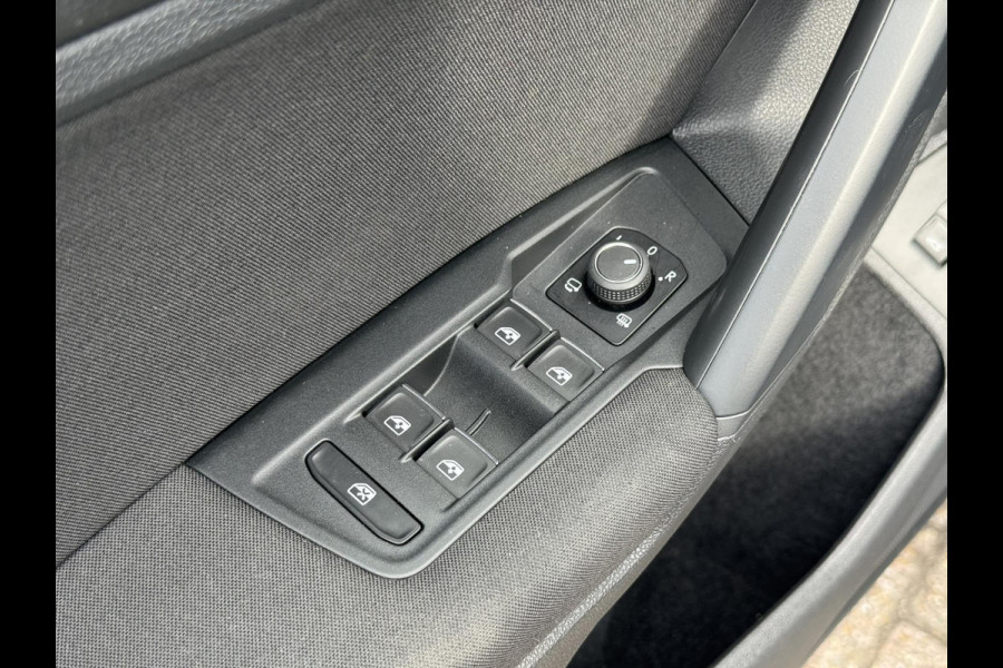 Volkswagen Tiguan 1.5 TSI Led verlichting Camera Clima Adaptieve cruise Stoelverwarming Navigatie