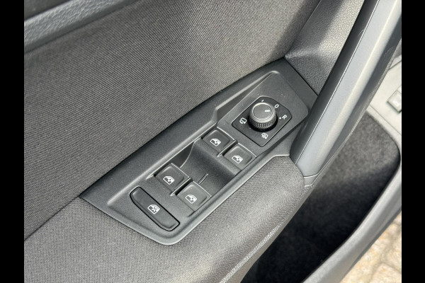 Volkswagen Tiguan 1.5 TSI Led verlichting Camera Clima Adaptieve cruise Stoelverwarming Navigatie