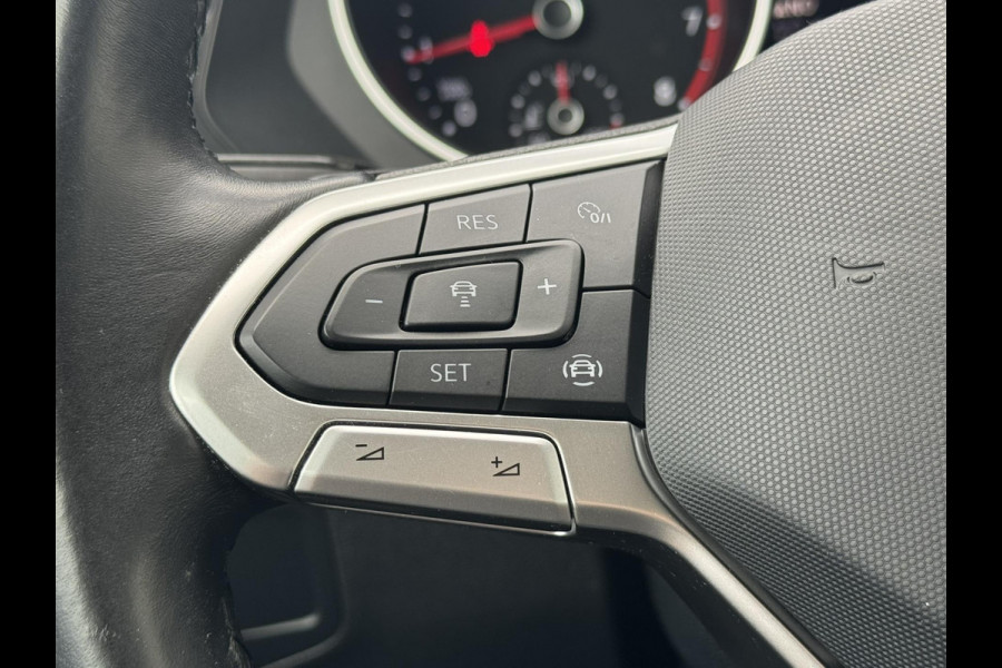 Volkswagen Tiguan 1.5 TSI Led verlichting Camera Clima Adaptieve cruise Stoelverwarming Navigatie