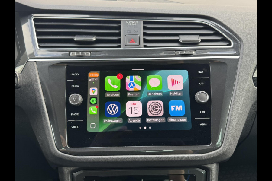 Volkswagen Tiguan 1.5 TSI Led verlichting Camera Clima Adaptieve cruise Stoelverwarming Navigatie
