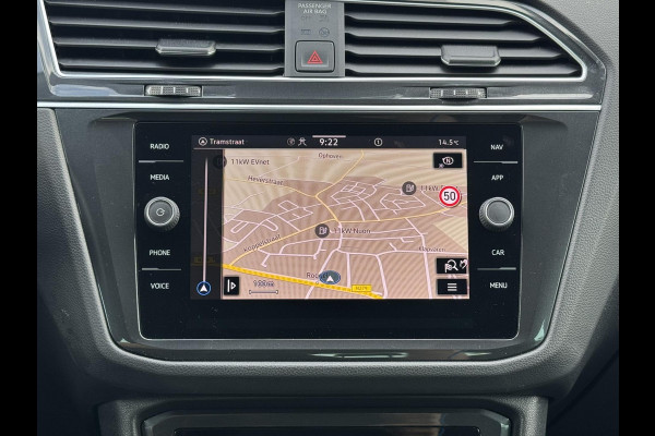 Volkswagen Tiguan 1.5 TSI Led verlichting Camera Clima Adaptieve cruise Stoelverwarming Navigatie