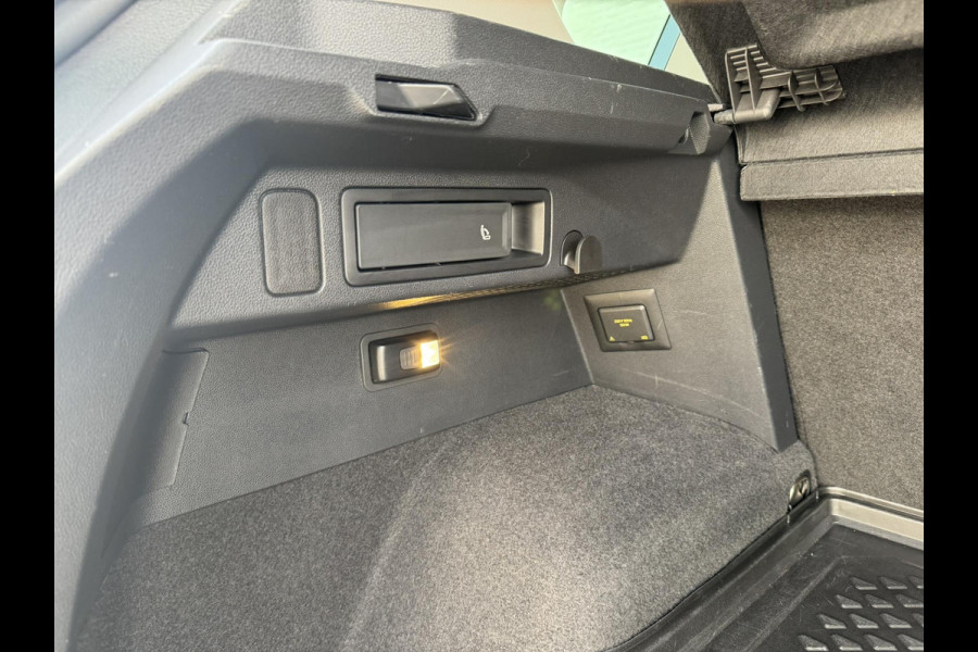 Volkswagen Tiguan 1.5 TSI Led verlichting Camera Clima Adaptieve cruise Stoelverwarming Navigatie
