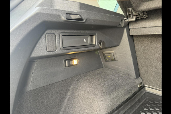 Volkswagen Tiguan 1.5 TSI Led verlichting Camera Clima Adaptieve cruise Stoelverwarming Navigatie