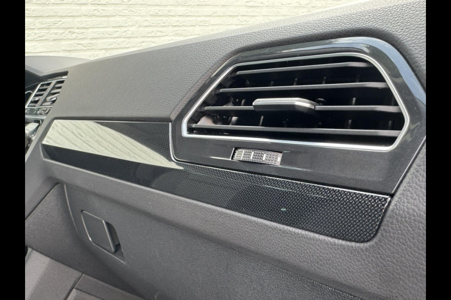 Volkswagen Tiguan 1.5 TSI Led verlichting Camera Clima Adaptieve cruise Stoelverwarming Navigatie