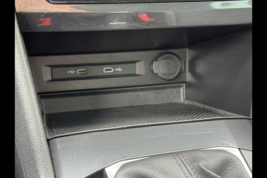 Volkswagen Tiguan 1.5 TSI Led verlichting Camera Clima Adaptieve cruise Stoelverwarming Navigatie
