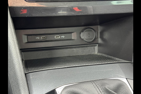 Volkswagen Tiguan 1.5 TSI Led verlichting Camera Clima Adaptieve cruise Stoelverwarming Navigatie