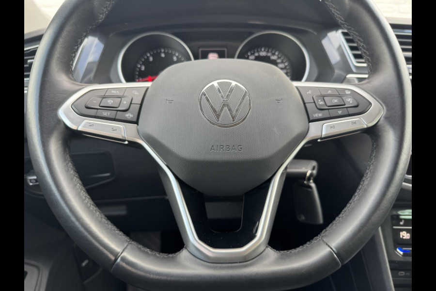 Volkswagen Tiguan 1.5 TSI Led verlichting Camera Clima Adaptieve cruise Stoelverwarming Navigatie