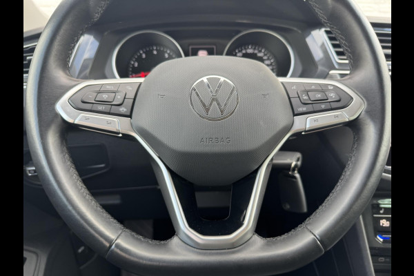 Volkswagen Tiguan 1.5 TSI Led verlichting Camera Clima Adaptieve cruise Stoelverwarming Navigatie