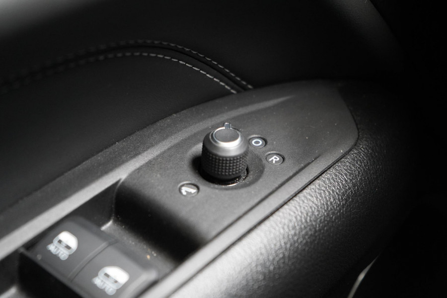 Jeep Compass 4xe 240 Plug-in Hybrid Electric S | Leder | Navigatie | Achteruitrijcamera | Stuurverwarming