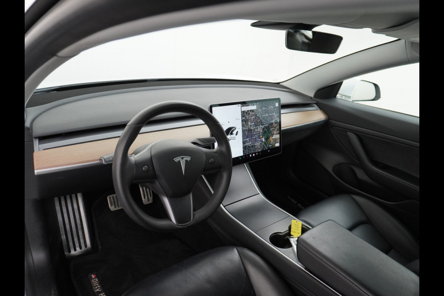 Tesla Model 3 RWD SR+ 60kWh 325PK Lmv 18" AutoPilot Leder PanoDak Adaptive-Cruise Lmv Camera's Elektr.-Stuur+Stoelen+Spiegels+Geheugen+Easy-En Navi LED Comfortstoelen ACC DAB Keyless en Voorverwarmen interieur via App One-Pedal-Drive Origineel Nederlandse auto tot 11kw laden thuis! Garantie Accu tot 10-12-2027 max 160.000km 1.584kg licht!