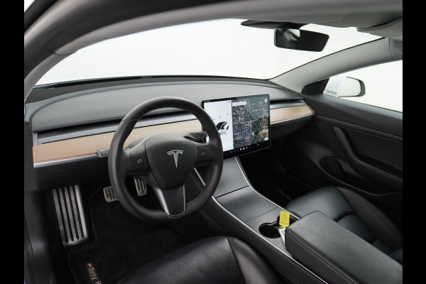 Tesla Model 3 RWD SR+ 60kWh 325PK Lmv 18" AutoPilot Leder PanoDak Adaptive-Cruise Lmv Camera's Elektr.-Stuur+Stoelen+Spiegels+Geheugen+Easy-En Navi LED Comfortstoelen ACC DAB Keyless en Voorverwarmen interieur via App One-Pedal-Drive Origineel Nederlandse auto tot 11kw laden thuis! Garantie Accu tot 10-12-2027 max 160.000km 1.584kg licht!
