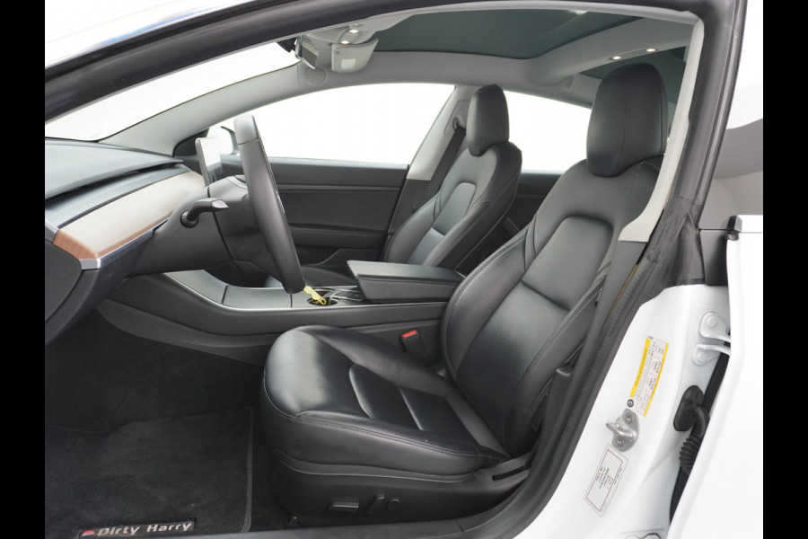 Tesla Model 3 RWD SR+ 60kWh 325PK Lmv 18" AutoPilot Leder PanoDak Adaptive-Cruise Lmv Camera's Elektr.-Stuur+Stoelen+Spiegels+Geheugen+Easy-En Navi LED Comfortstoelen ACC DAB Keyless en Voorverwarmen interieur via App One-Pedal-Drive Origineel Nederlandse auto tot 11kw laden thuis! Garantie Accu tot 10-12-2027 max 160.000km 1.584kg licht!