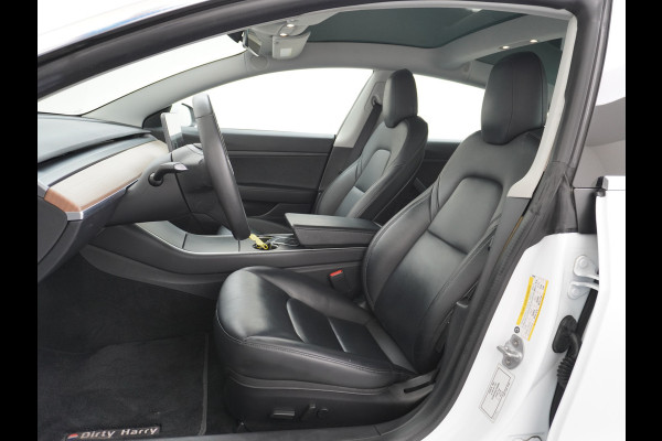 Tesla Model 3 RWD SR+ 60kWh 325PK Lmv 18" AutoPilot Leder PanoDak Adaptive-Cruise Lmv Camera's Elektr.-Stuur+Stoelen+Spiegels+Geheugen+Easy-En Navi LED Comfortstoelen ACC DAB Keyless en Voorverwarmen interieur via App One-Pedal-Drive Origineel Nederlandse auto tot 11kw laden thuis! Garantie Accu tot 10-12-2027 max 160.000km 1.584kg licht!