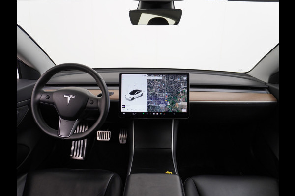 Tesla Model 3 RWD SR+ 60kWh 325PK Lmv 18" AutoPilot Leder PanoDak Adaptive-Cruise Lmv Camera's Elektr.-Stuur+Stoelen+Spiegels+Geheugen+Easy-En Navi LED Comfortstoelen ACC DAB Keyless en Voorverwarmen interieur via App One-Pedal-Drive Origineel Nederlandse auto tot 11kw laden thuis! Garantie Accu tot 10-12-2027 max 160.000km 1.584kg licht!