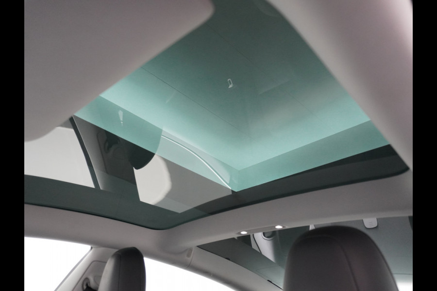 Tesla Model 3 RWD SR+ 60kWh 325PK Lmv 18" AutoPilot Leder PanoDak Adaptive-Cruise Lmv Camera's Elektr.-Stuur+Stoelen+Spiegels+Geheugen+Easy-En Navi LED Comfortstoelen ACC DAB Keyless en Voorverwarmen interieur via App One-Pedal-Drive Origineel Nederlandse auto tot 11kw laden thuis! Garantie Accu tot 10-12-2027 max 160.000km 1.584kg licht!