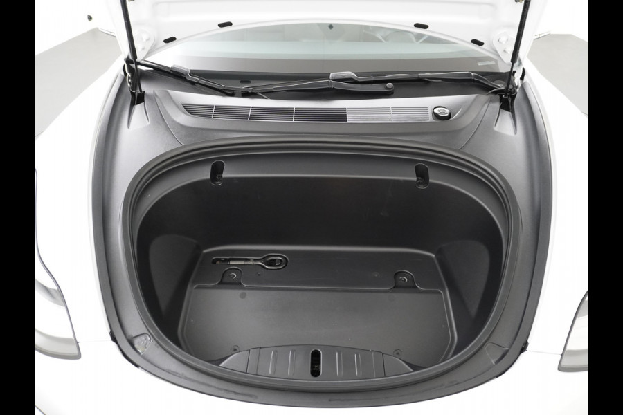 Tesla Model 3 RWD SR+ 60kWh 325PK Lmv 18" AutoPilot Leder PanoDak Adaptive-Cruise Lmv Camera's Elektr.-Stuur+Stoelen+Spiegels+Geheugen+Easy-En Navi LED Comfortstoelen ACC DAB Keyless en Voorverwarmen interieur via App One-Pedal-Drive Origineel Nederlandse auto tot 11kw laden thuis! Garantie Accu tot 10-12-2027 max 160.000km 1.584kg licht!