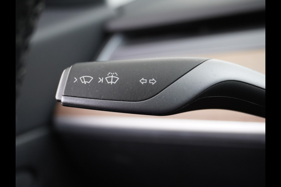 Tesla Model 3 RWD SR+ 60kWh 325PK Lmv 18" AutoPilot Leder PanoDak Adaptive-Cruise Lmv Camera's Elektr.-Stuur+Stoelen+Spiegels+Geheugen+Easy-En Navi LED Comfortstoelen ACC DAB Keyless en Voorverwarmen interieur via App One-Pedal-Drive Origineel Nederlandse auto tot 11kw laden thuis! Garantie Accu tot 10-12-2027 max 160.000km 1.584kg licht!