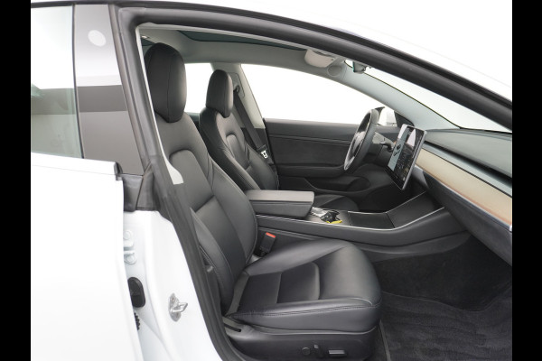 Tesla Model 3 RWD SR+ 60kWh 325PK Lmv 18" AutoPilot Leder PanoDak Adaptive-Cruise Lmv Camera's Elektr.-Stuur+Stoelen+Spiegels+Geheugen+Easy-En Navi LED Comfortstoelen ACC DAB Keyless en Voorverwarmen interieur via App One-Pedal-Drive Origineel Nederlandse auto tot 11kw laden thuis! Garantie Accu tot 10-12-2027 max 160.000km 1.584kg licht!
